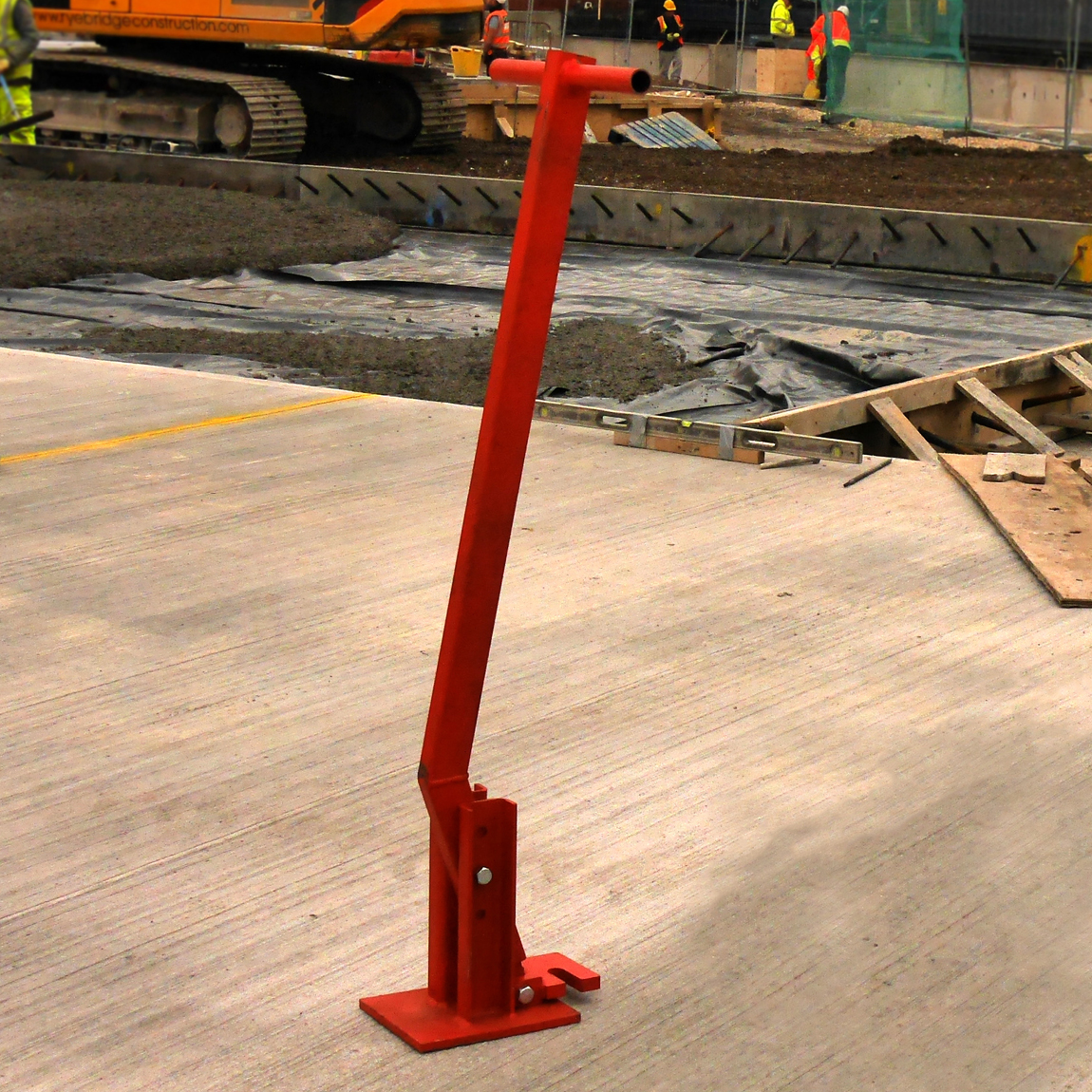 Stake puller for the concrete industry. This heavy duty puller removes metal stakes from the ground. These stake pullers are also used at festivals and outdoor tent erections. Available from Speedcrete, United Kingdom.