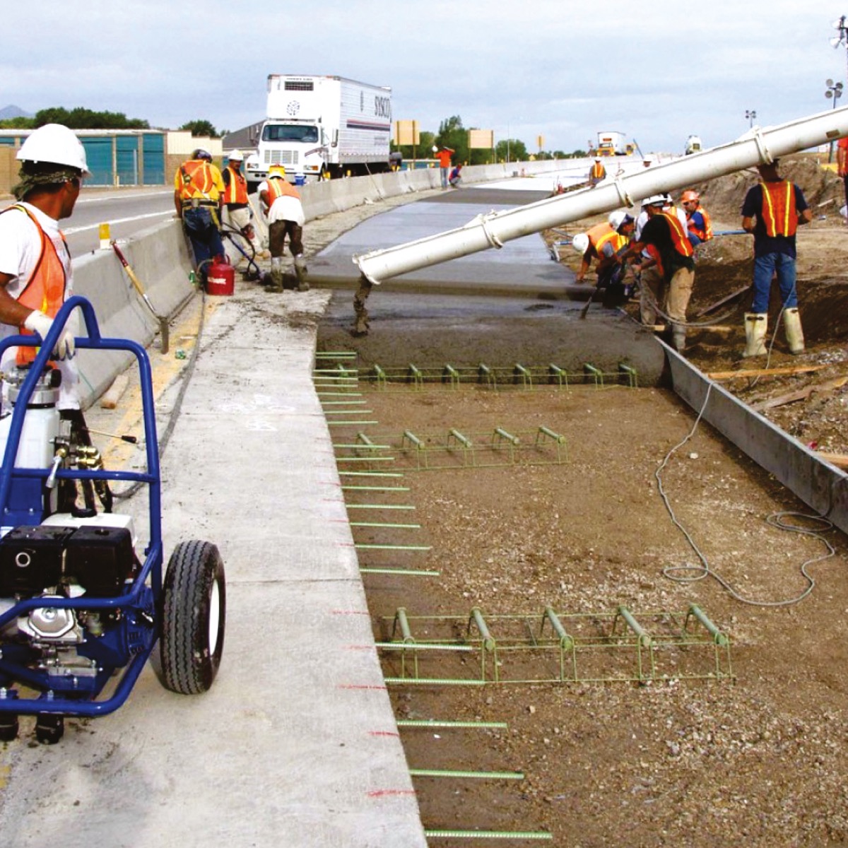 The Bunyan Roller Striker runs across the form to level concrete. This hydraulic powered machine allows concrete professionals to quickly place concrete within the slab. Exclusively available in the United Kingdom via Speedcrete.