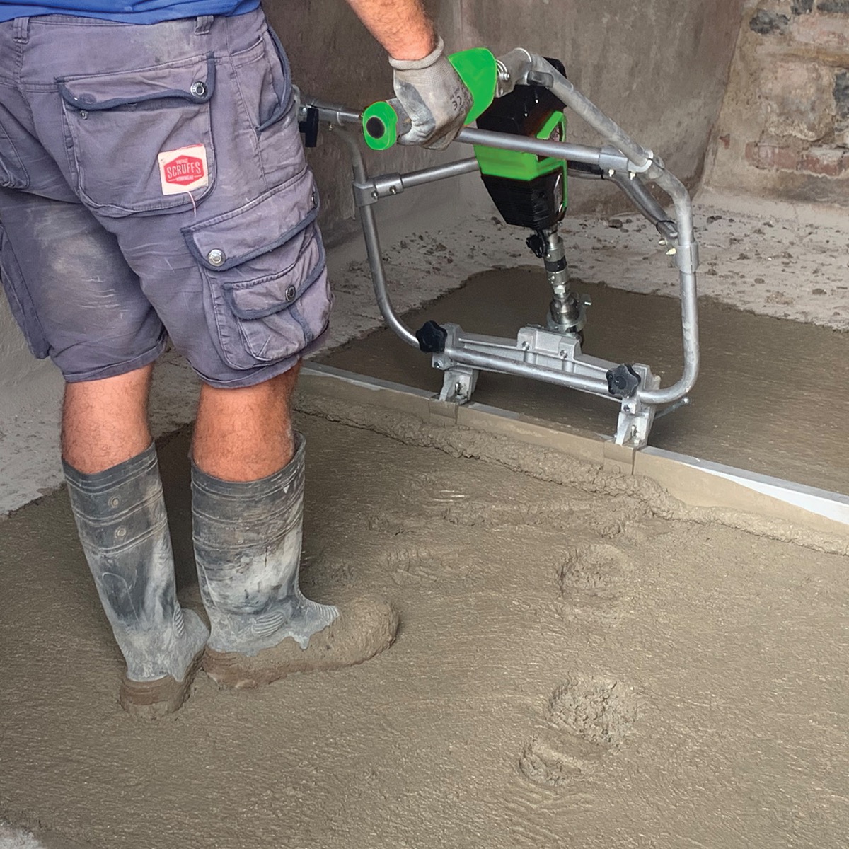 Battery powered screeds by Speedcrete. Level and vibrate your concrete indoors or outdoors with ease. This low noise unit has no fumes and special vibration reduction handles. Available in the United Kingdom and can be shipped.