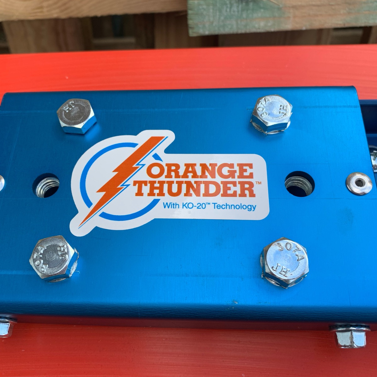 The Orange Thunder® with KO-20™ Technology Concrete Bull Float is made with the latest advancement in construction tools. This lightweight engineered material allows for seamless motions to quickly bring up bleed water to open up the surface as it levels 