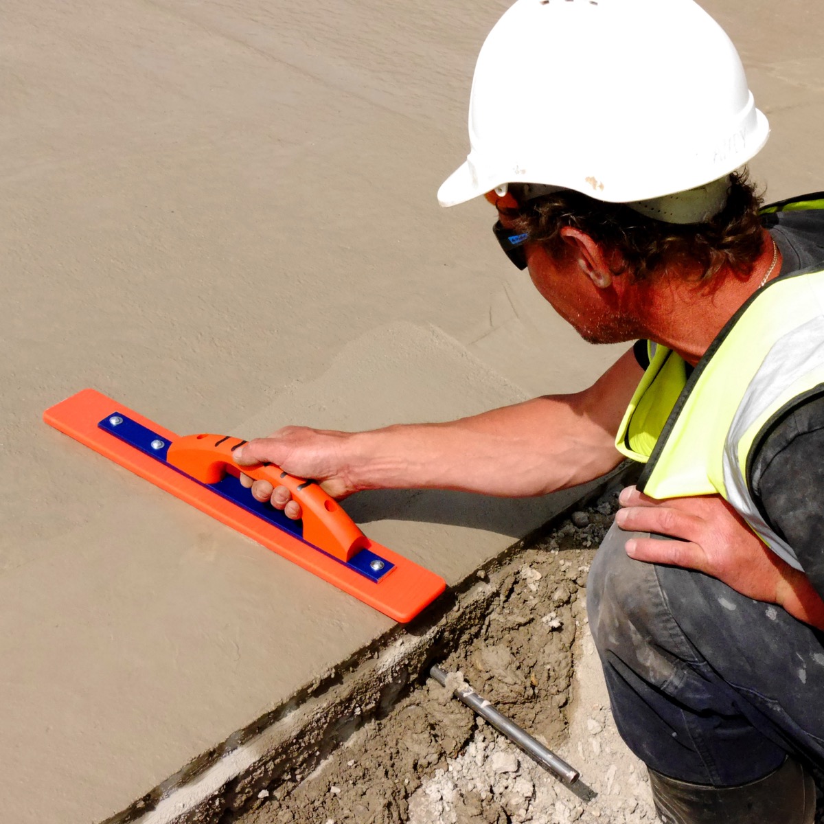 Choose an Orange Thunder hand float to smoothly finish your concrete slabs by bringing the fat to the top. Available in the United Kingdom via Speedcrete. Professional concrete levelling and finishing equipment.