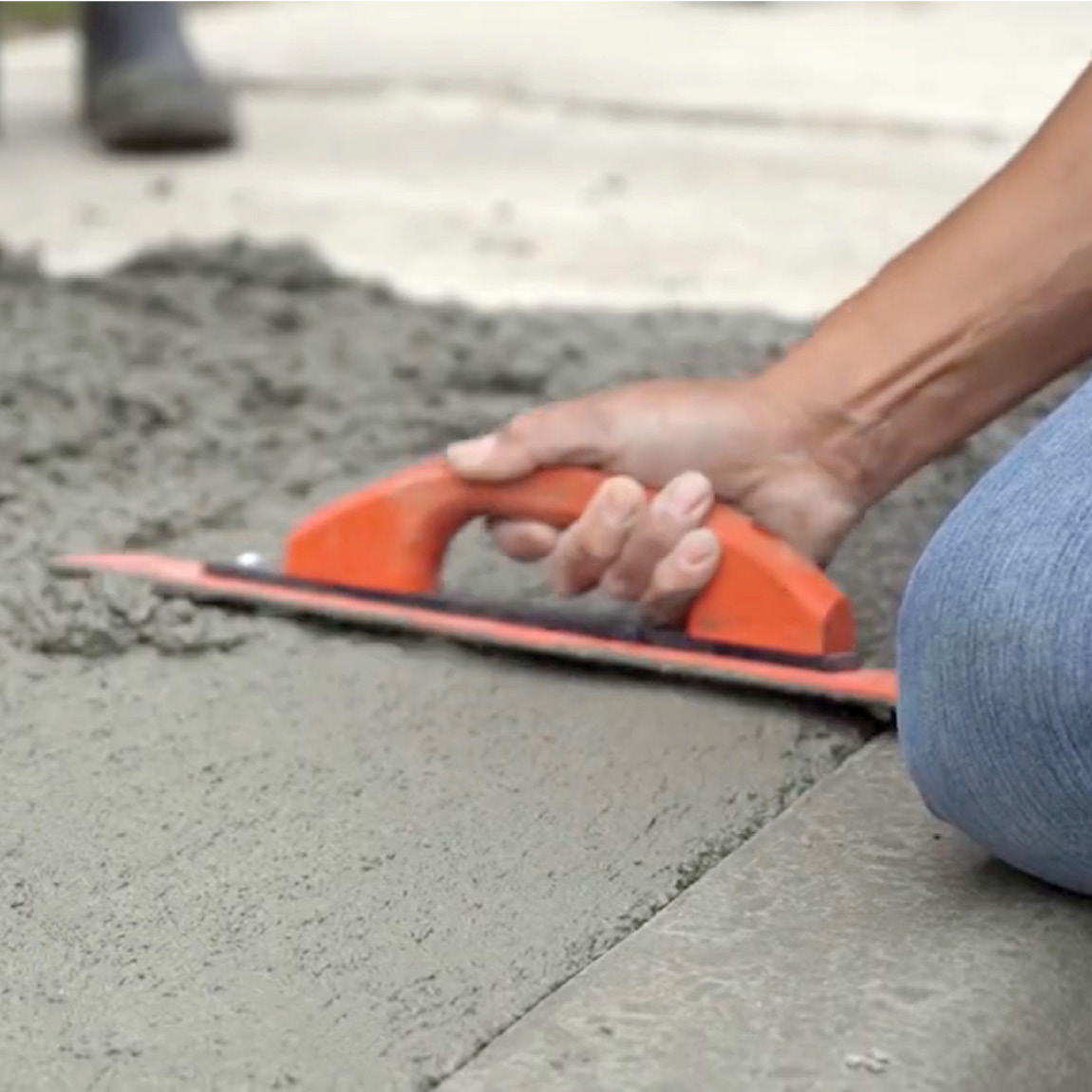 Choose an Orange Thunder hand float to smoothly finish your concrete slabs by bringing the fat to the top. Available in the United Kingdom via Speedcrete. Professional concrete levelling and finishing equipment.