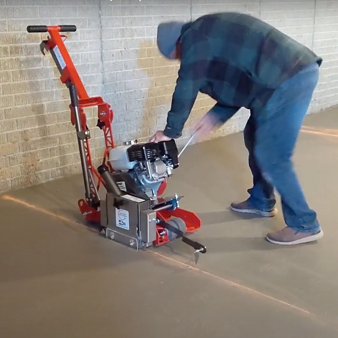 Floor Saw GCT-8 Series III. This concrete joint saw creates a 2 inch deep joint in the concrete. Available from Speedcrete, United Kingdom.