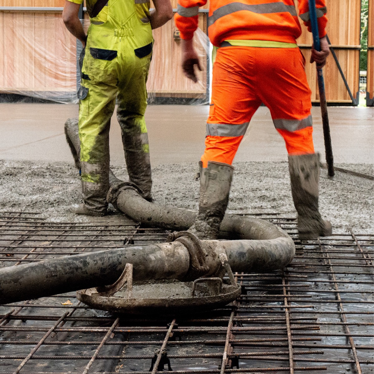 Concrete pump hose discs are used to ensure that concrete pours can be effectively managed on challenging surfaces. Speedcrete, United Kingdom Suppliers to the construction industry and concrete finishing innovators.