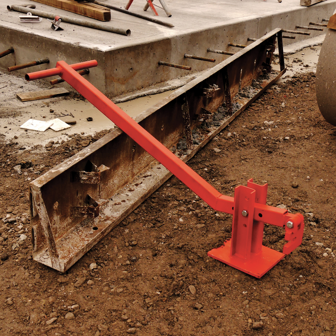 Stake puller for the concrete industry. This heavy duty puller removes metal stakes from the ground. These stake pullers are also used at festivals and outdoor tent erections. Available from Speedcrete, United Kingdom.