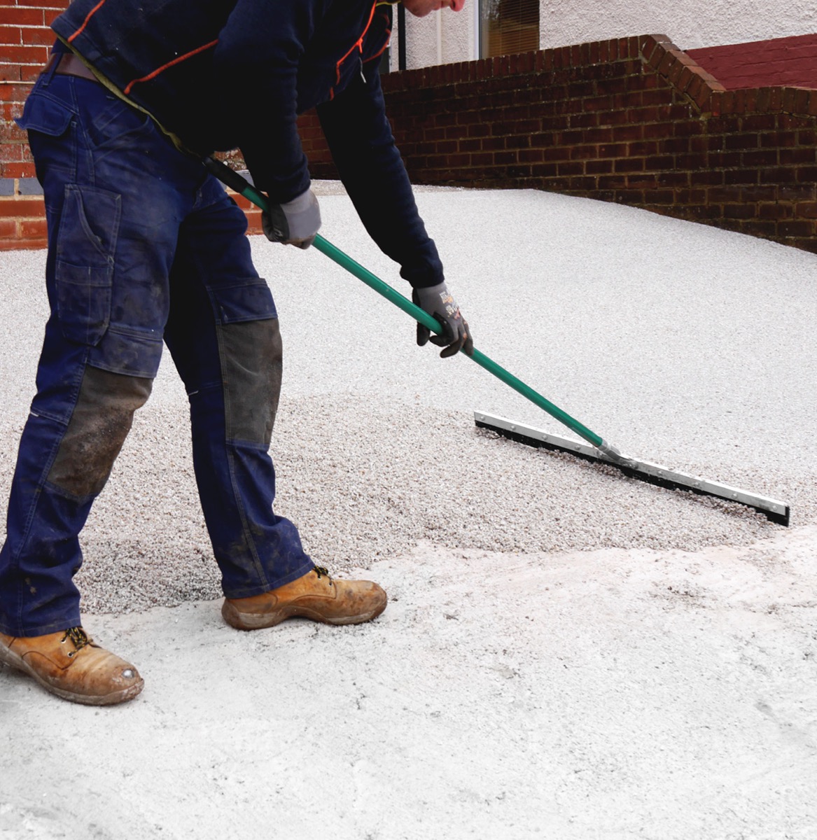 Speedcrete supply a straight edge 3ft squeegee available to purchase from the online shop. This squeegee is used to move surface water or can be used to place resin on resin bound flooring projects.