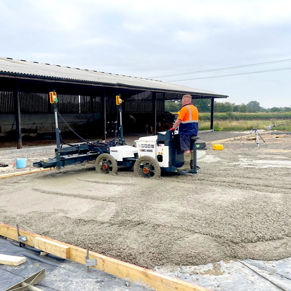 This ride-on laser screed accurately levels concrete whilst applying vibration. This hydraulically controlled laser screed offers enhanced productivity which means you can level concrete on large jobs quickly and accurately. Speedcrete.